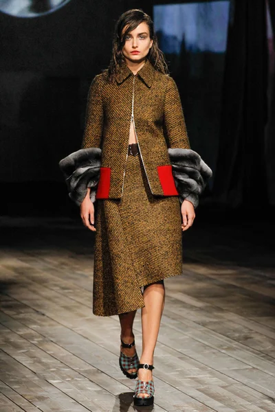 Look 13